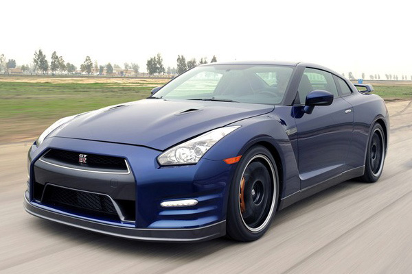 Nissan    GT-R